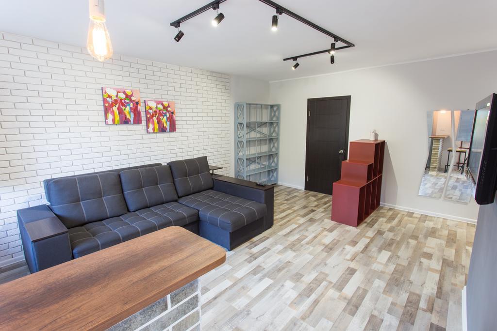 Loft Apartment Near Botanical Garden 哈尔科夫 外观 照片