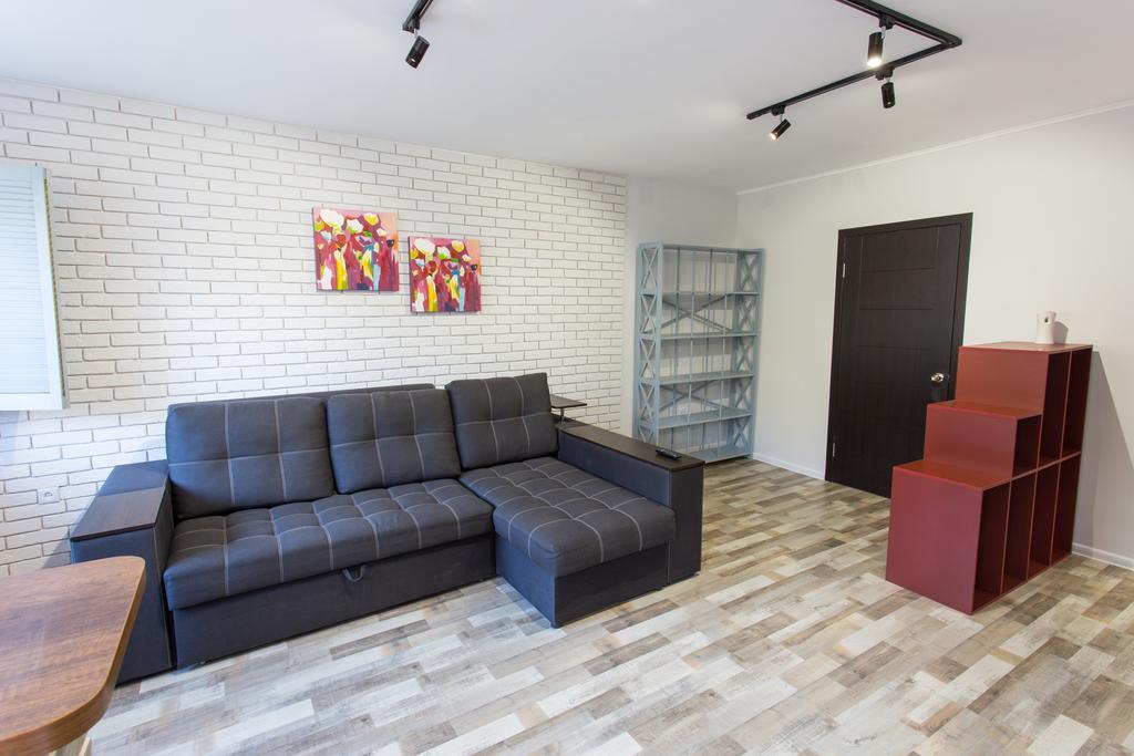 Loft Apartment Near Botanical Garden 哈尔科夫 外观 照片